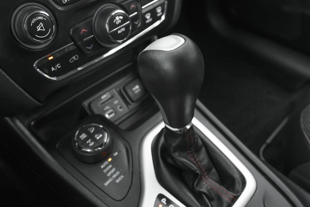 used 2018 Jeep Cherokee car, priced at $19,343