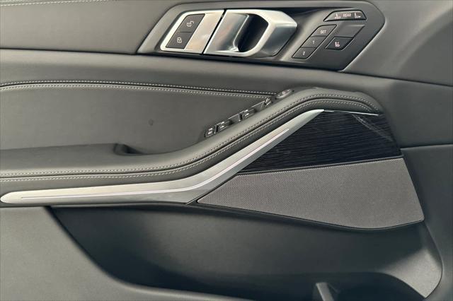 new 2026 BMW X7 car, priced at $93,975
