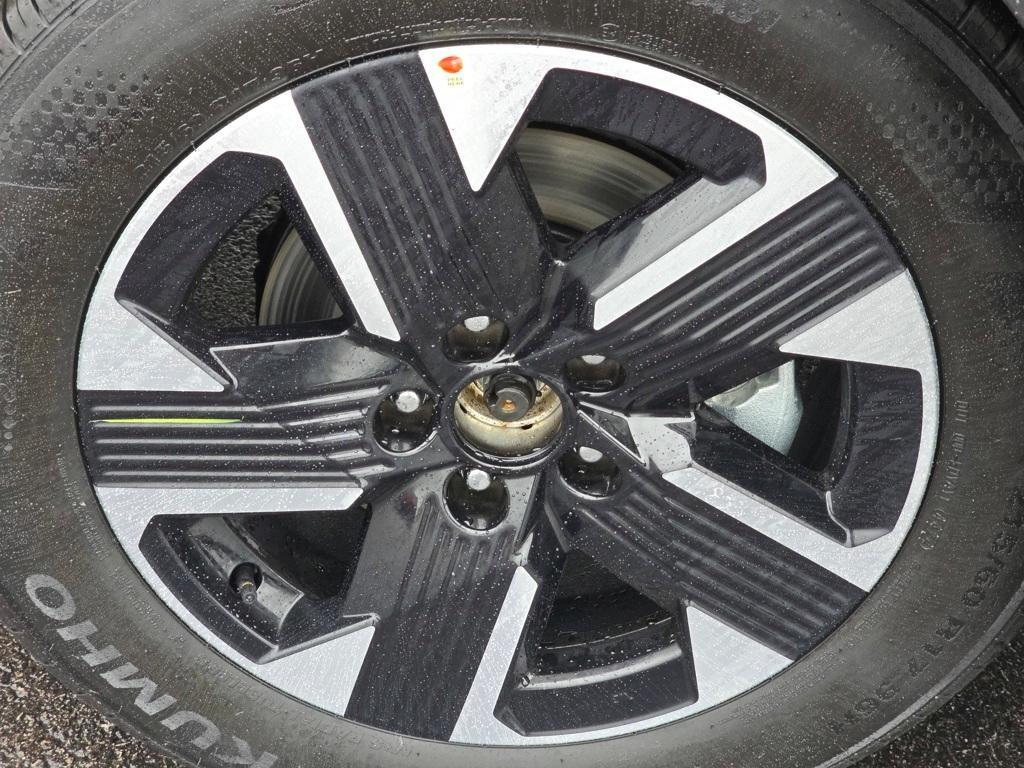 new 2025 Nissan Kicks car, priced at $26,276