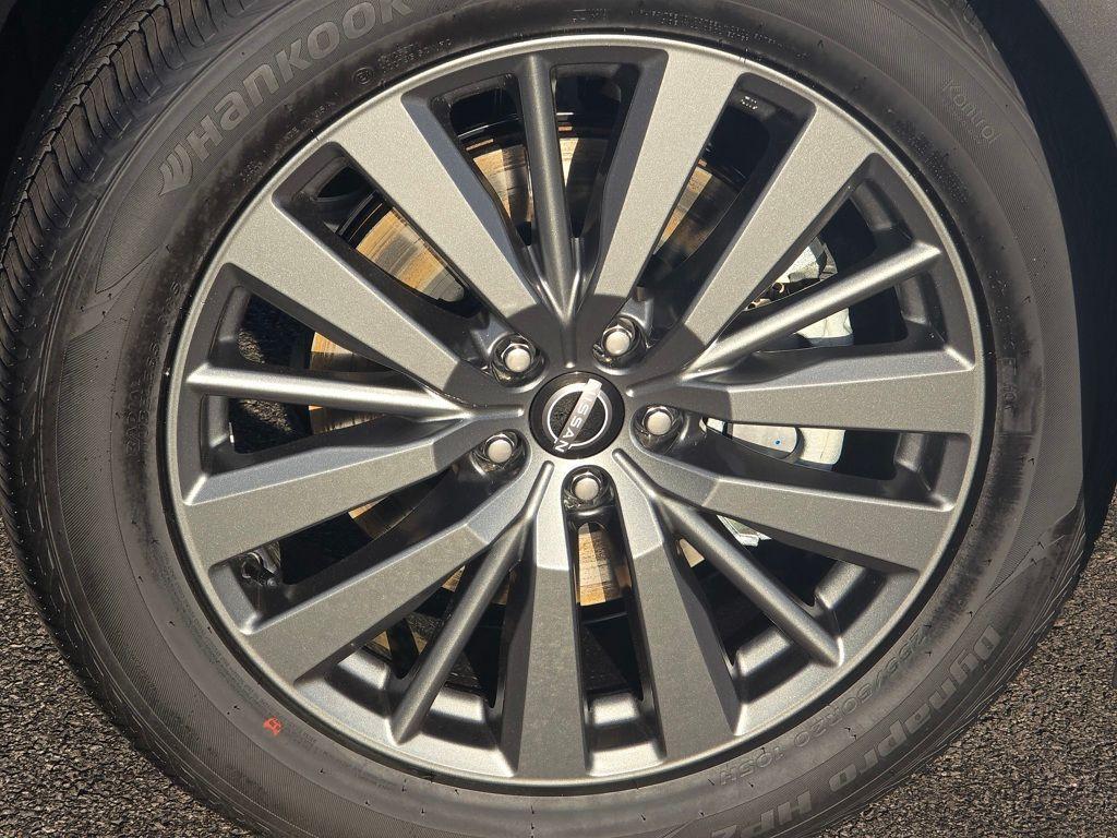new 2025 Nissan Pathfinder car, priced at $47,641