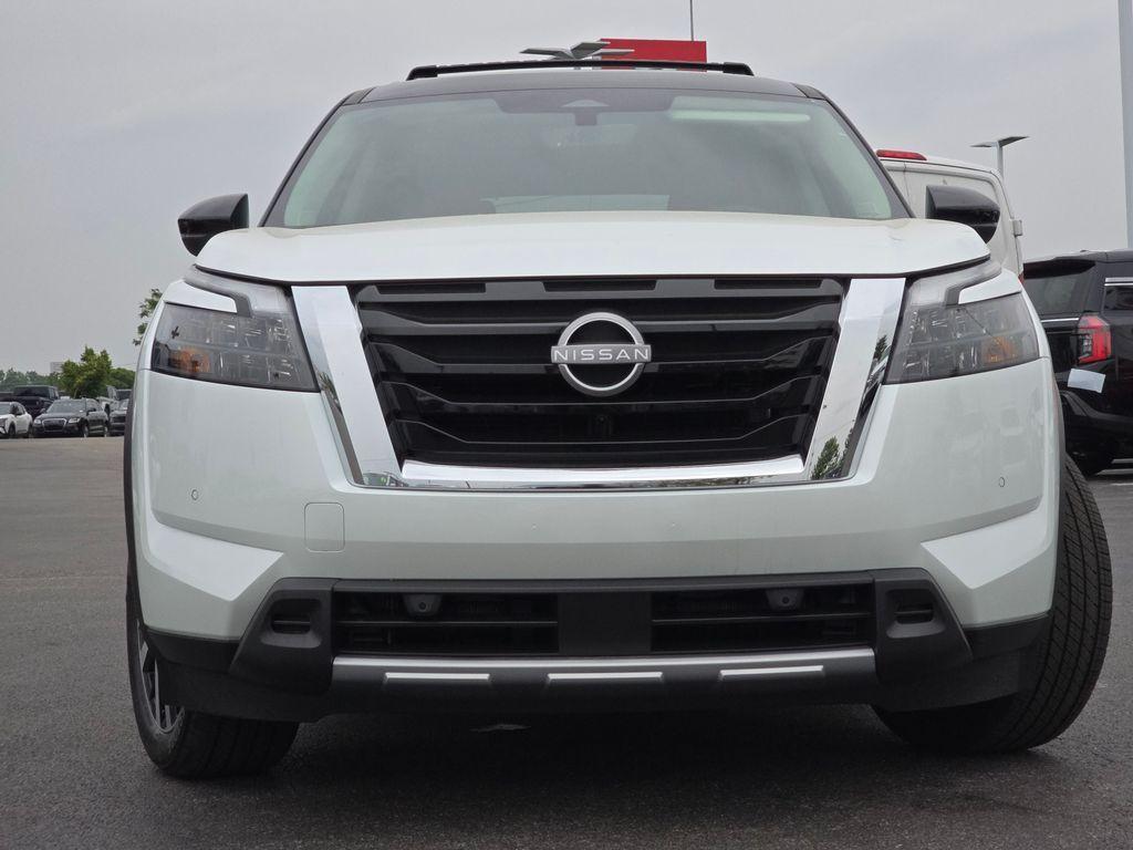 new 2025 Nissan Pathfinder car, priced at $52,152
