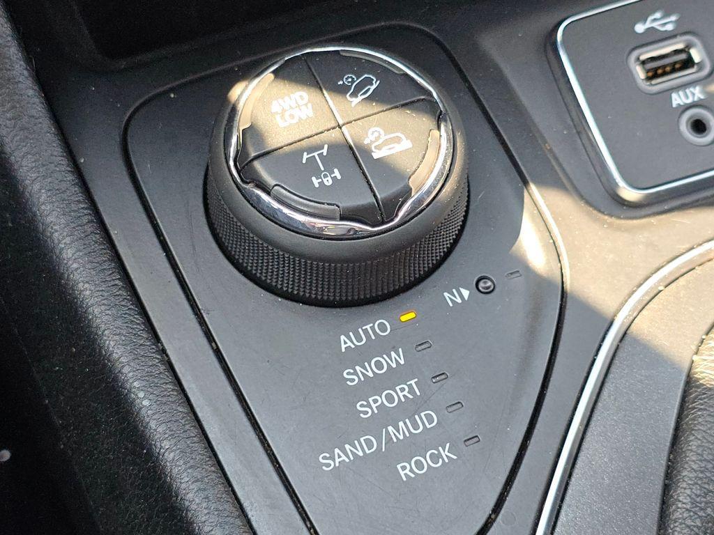 used 2019 Jeep Cherokee car, priced at $18,299