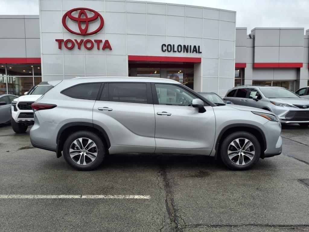 used 2024 Toyota Highlander car