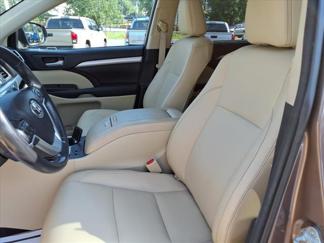 used 2018 Toyota Highlander car, priced at $23,275