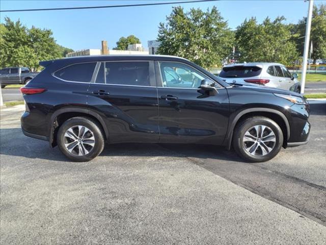 used 2023 Toyota Highlander car, priced at $37,499