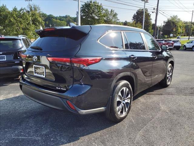 used 2023 Toyota Highlander car, priced at $37,499