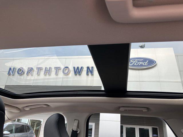 used 2024 Ford Edge car, priced at $31,995