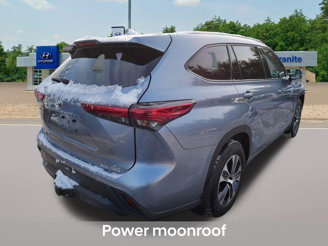 used 2020 Toyota Highlander car, priced at $33,290