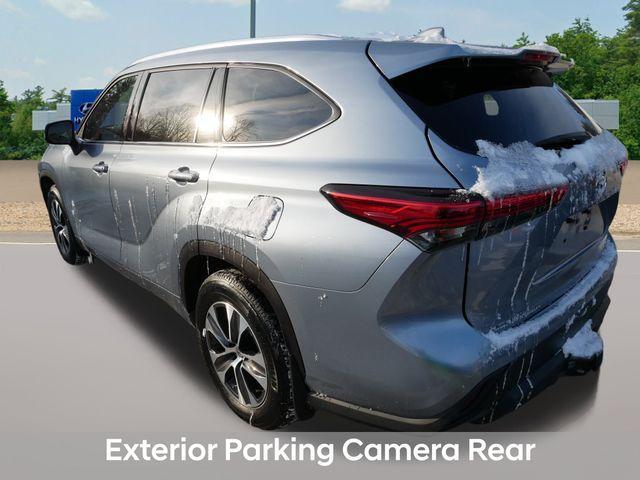 used 2020 Toyota Highlander car, priced at $33,290