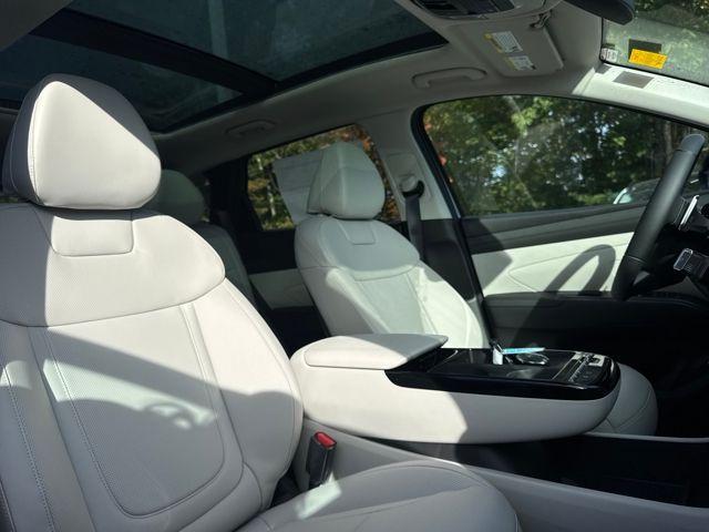 new 2025 Hyundai TUCSON Hybrid car, priced at $33,500