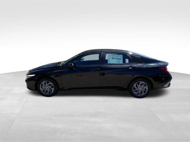 new 2024 Hyundai Elantra HEV car, priced at $25,934