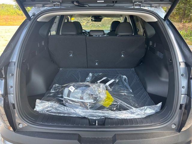 new 2025 Hyundai TUCSON Hybrid car, priced at $33,251