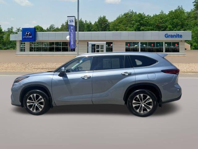 used 2021 Toyota Highlander car, priced at $36,490