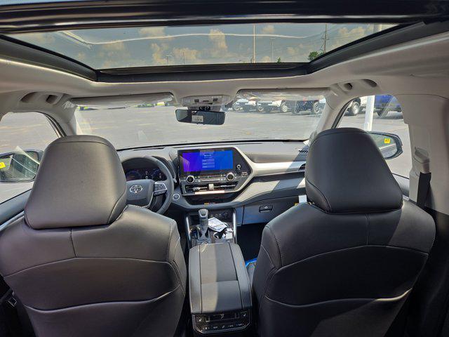 new 2025 Toyota Highlander car, priced at $54,583