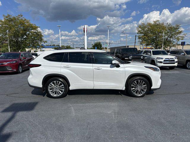 used 2022 Toyota Highlander car, priced at $44,995