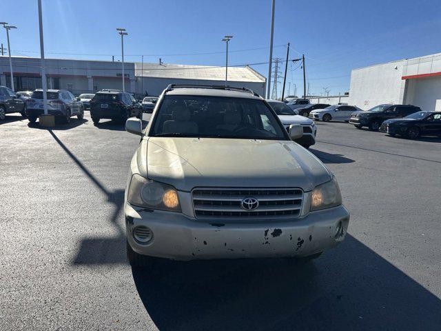 used 2002 Toyota Highlander car, priced at $6,000