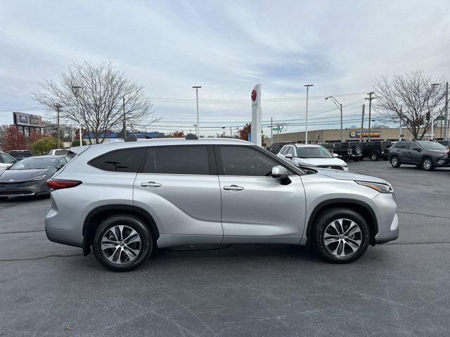 used 2022 Toyota Highlander car, priced at $37,995