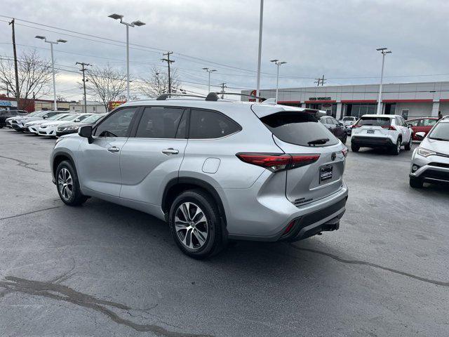 used 2022 Toyota Highlander car, priced at $37,995