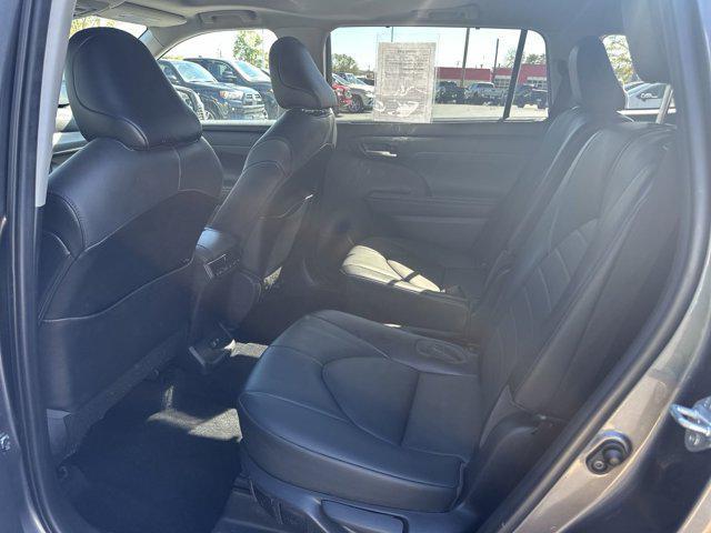 used 2021 Toyota Highlander car, priced at $33,988