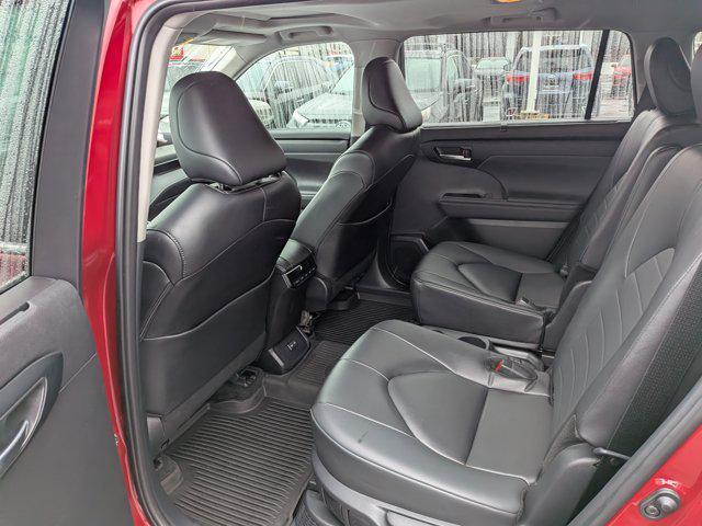 used 2024 Toyota Highlander Hybrid car, priced at $47,988