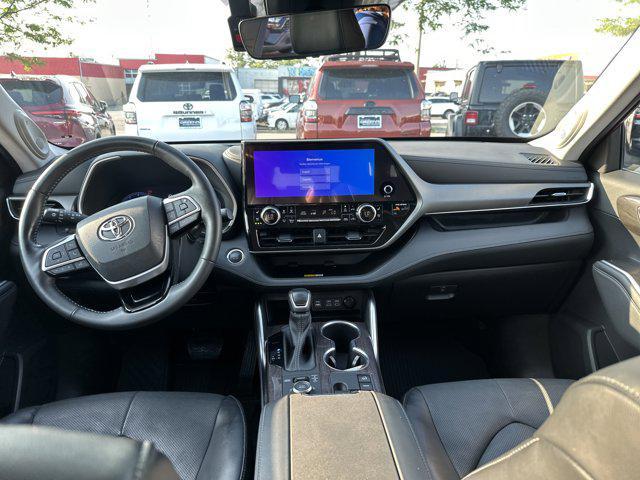 used 2023 Toyota Highlander car, priced at $42,995