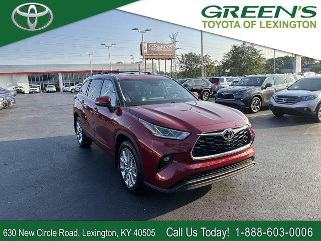 used 2023 Toyota Highlander car, priced at $42,995