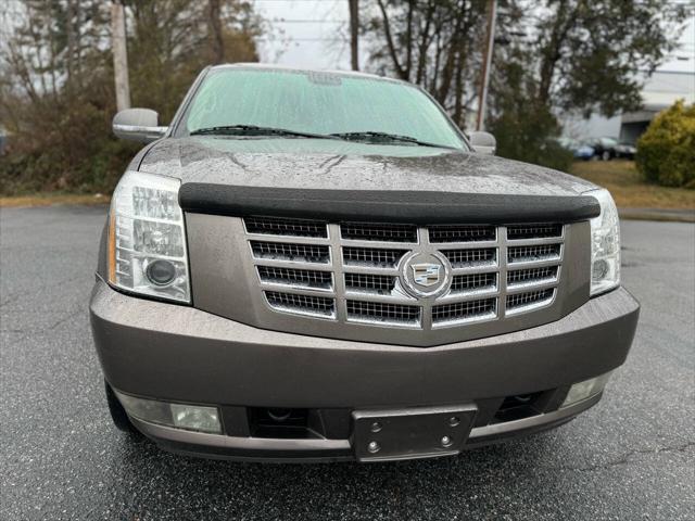 used 2011 Cadillac Escalade ESV car, priced at $12,995