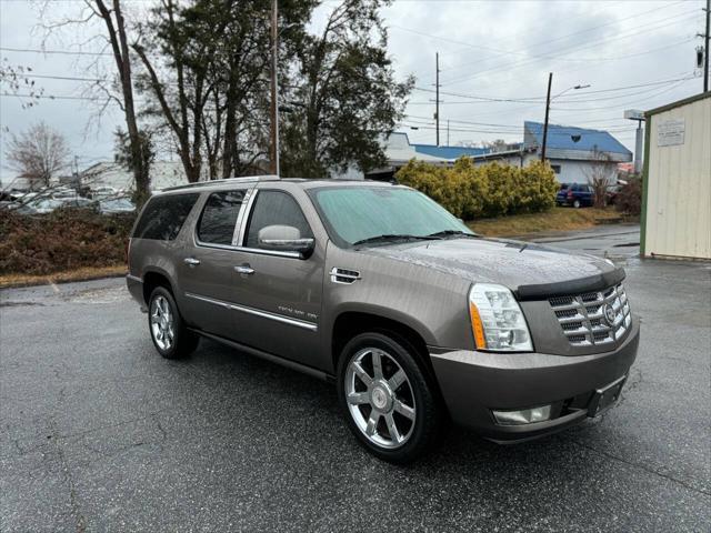 used 2011 Cadillac Escalade ESV car, priced at $12,995