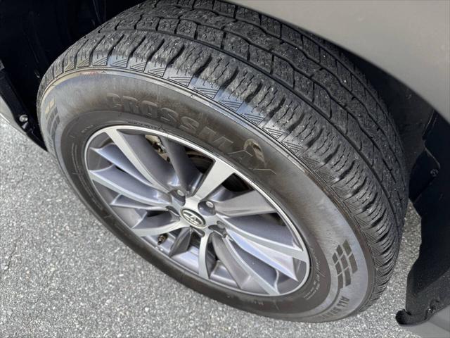 used 2018 Toyota Highlander car, priced at $20,995