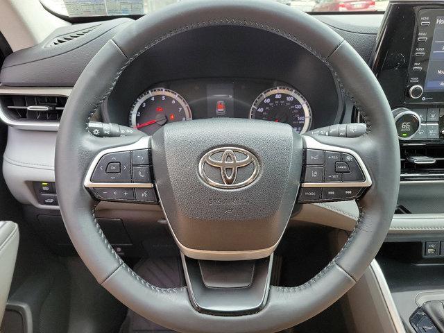 used 2022 Toyota Highlander car, priced at $26,999