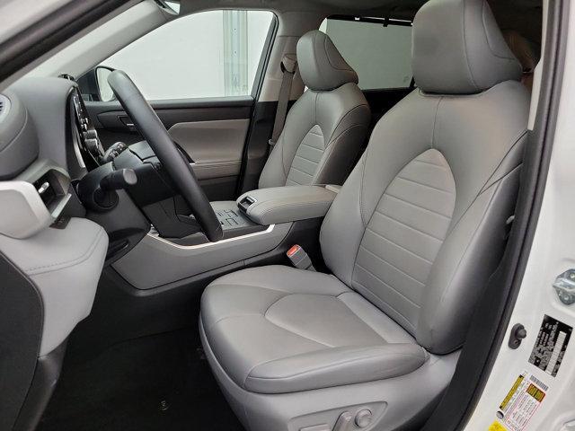 used 2022 Toyota Highlander car, priced at $39,656