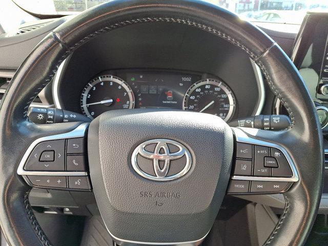 used 2021 Toyota Highlander car, priced at $33,999