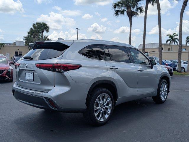 used 2023 Toyota Highlander car, priced at $39,995