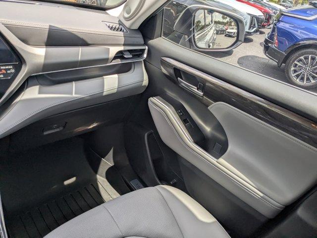 used 2023 Toyota Highlander car, priced at $39,995