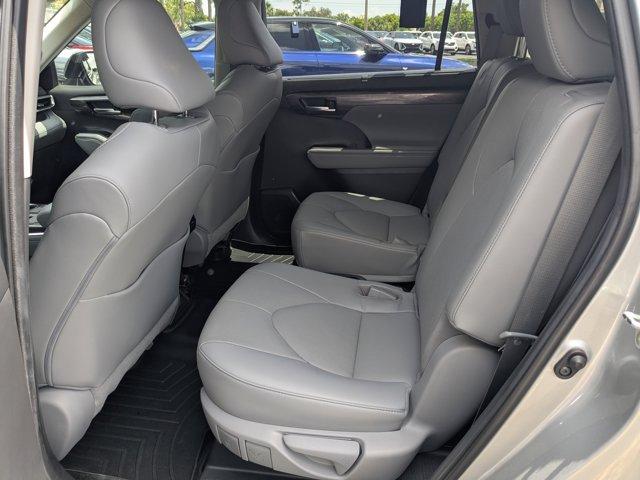used 2023 Toyota Highlander car, priced at $39,995