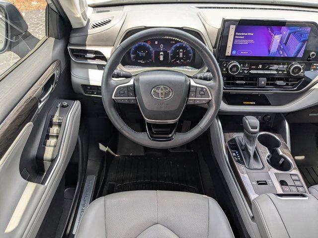 used 2023 Toyota Highlander car, priced at $39,995