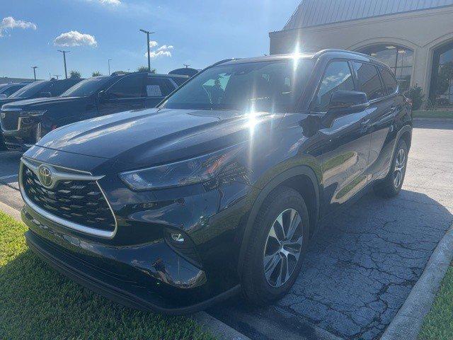 used 2022 Toyota Highlander car, priced at $35,995