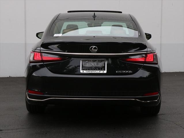 new 2025 Lexus ES 300h car, priced at $50,724