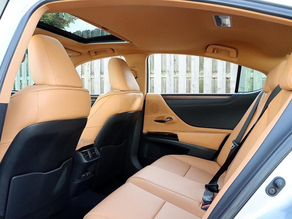 new 2025 Lexus ES 350 car, priced at $47,524