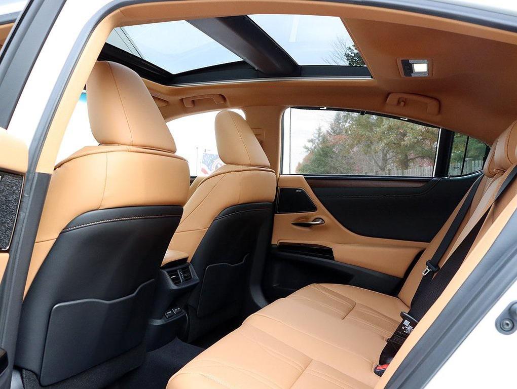 new 2025 Lexus ES 350 car, priced at $54,354