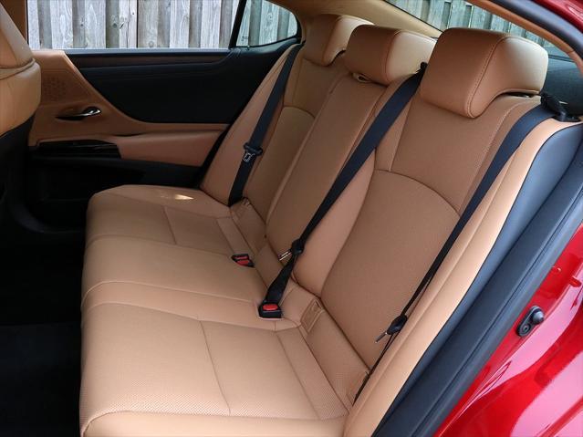 new 2025 Lexus ES 300h car, priced at $50,133