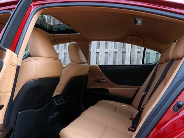 new 2025 Lexus ES 300h car, priced at $50,133
