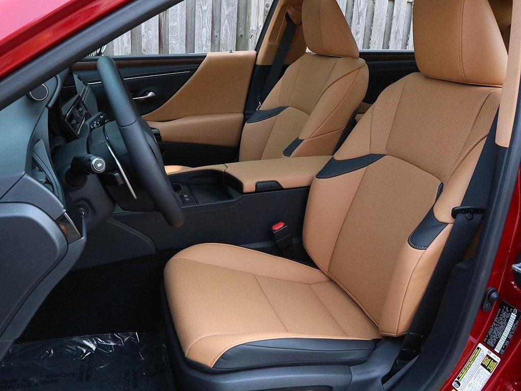 new 2025 Lexus ES 300h car, priced at $50,133