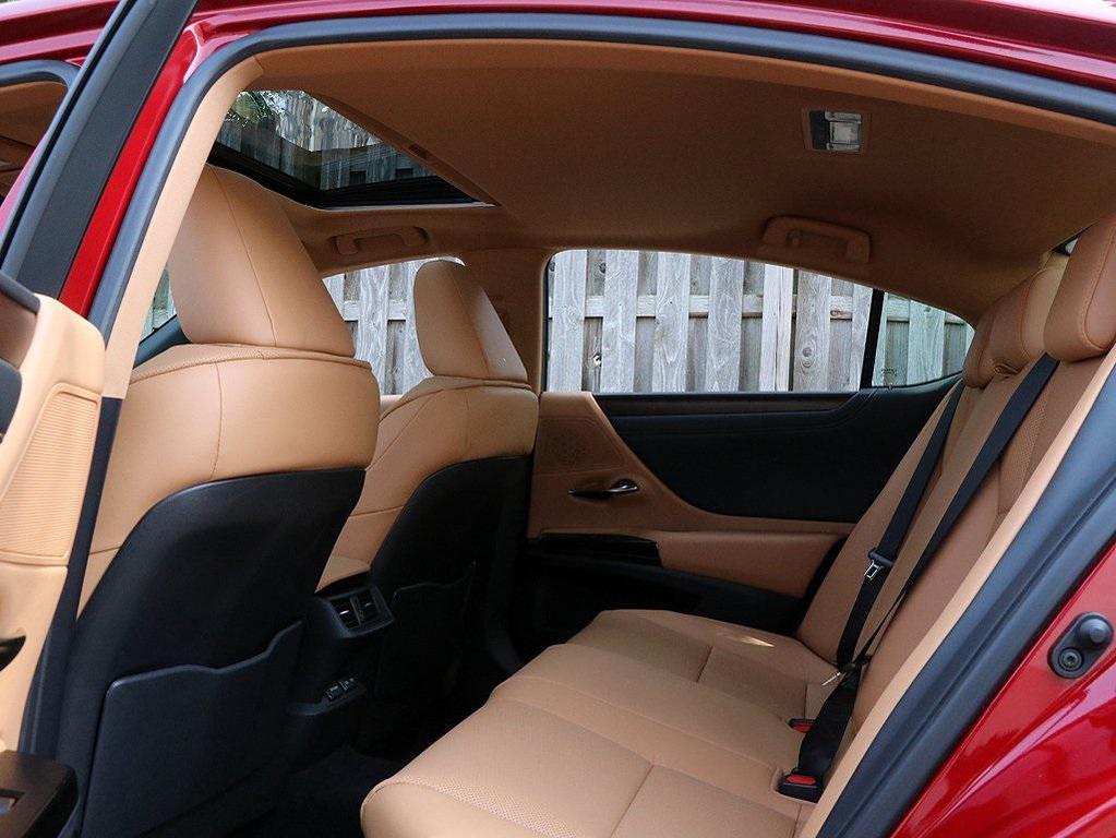 new 2025 Lexus ES 300h car, priced at $50,133