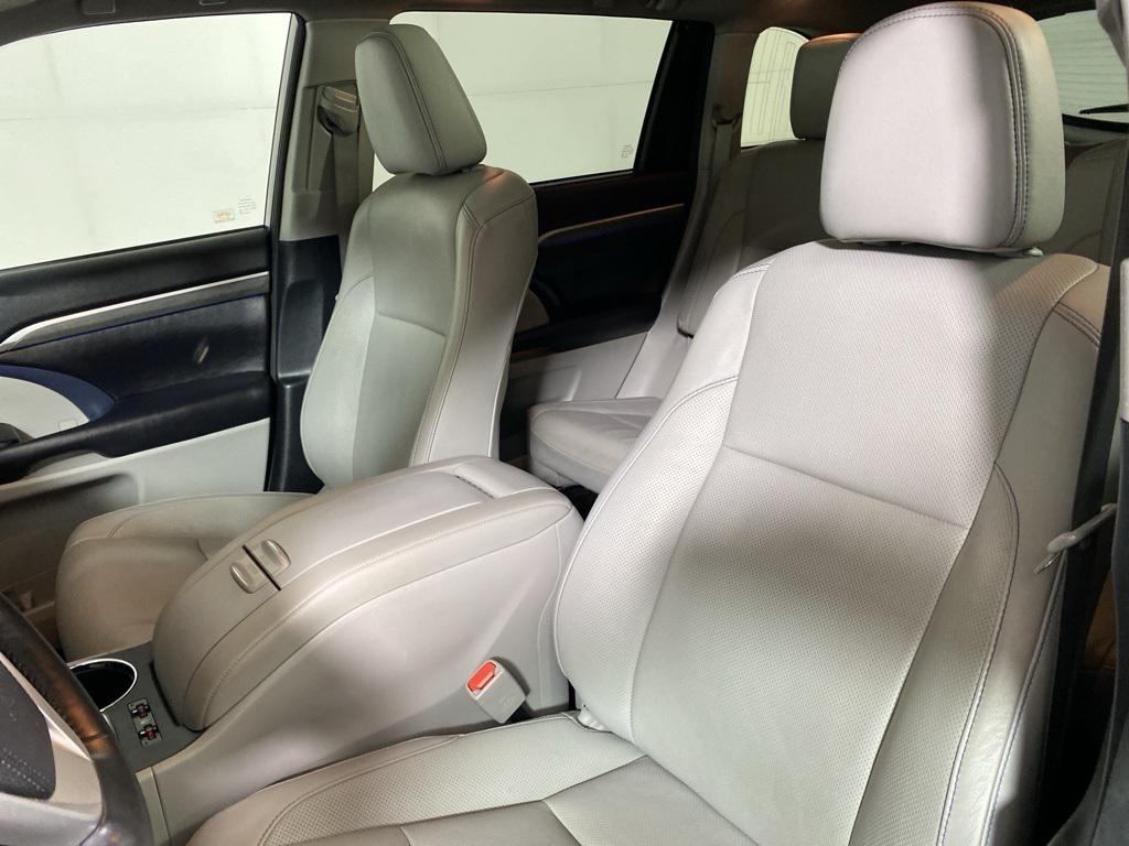 used 2018 Toyota Highlander car, priced at $26,988
