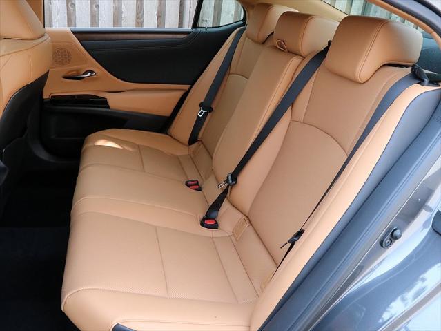 new 2025 Lexus ES 300h car, priced at $50,310
