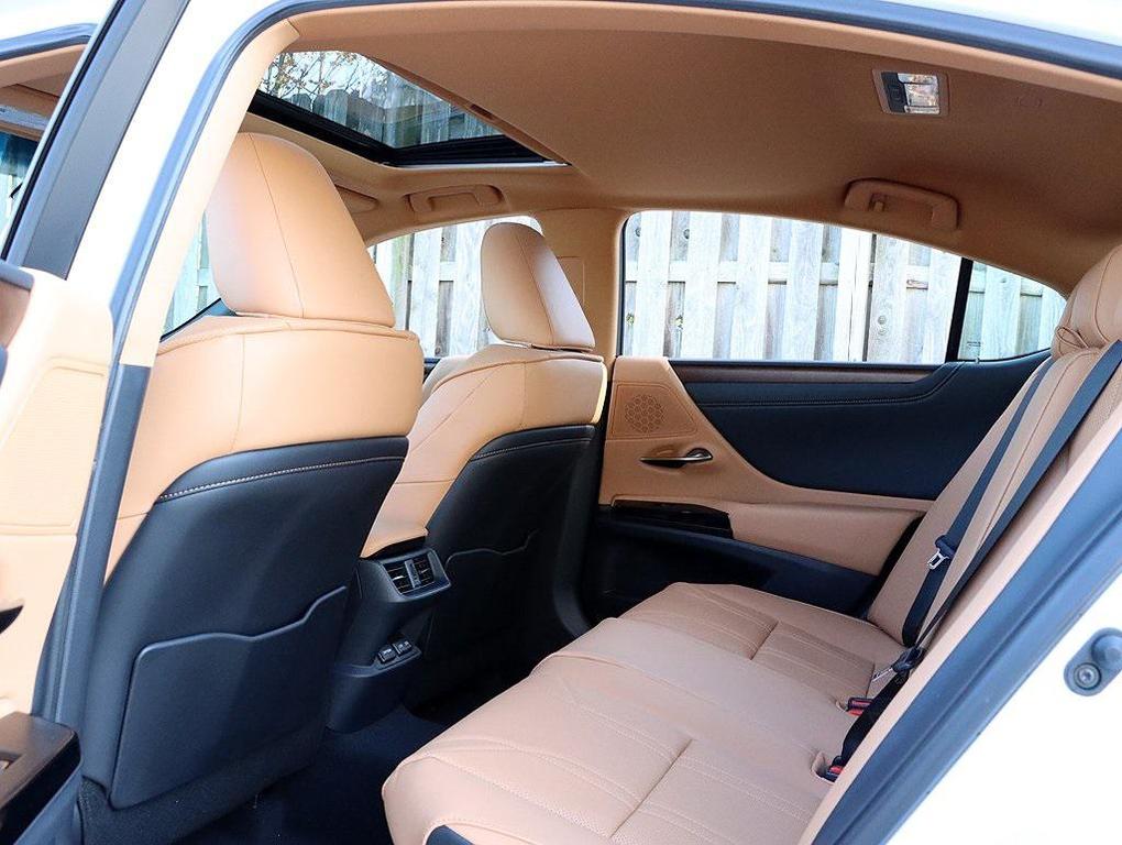 new 2025 Lexus ES 300h car, priced at $52,964