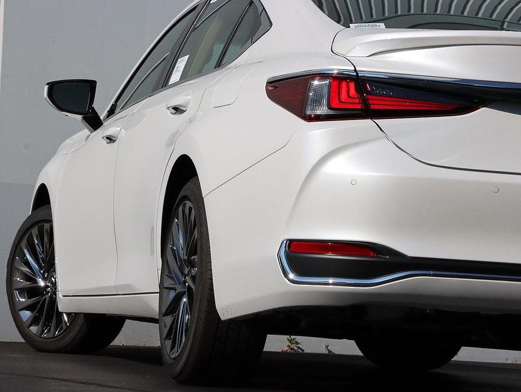 new 2025 Lexus ES 300h car, priced at $52,964