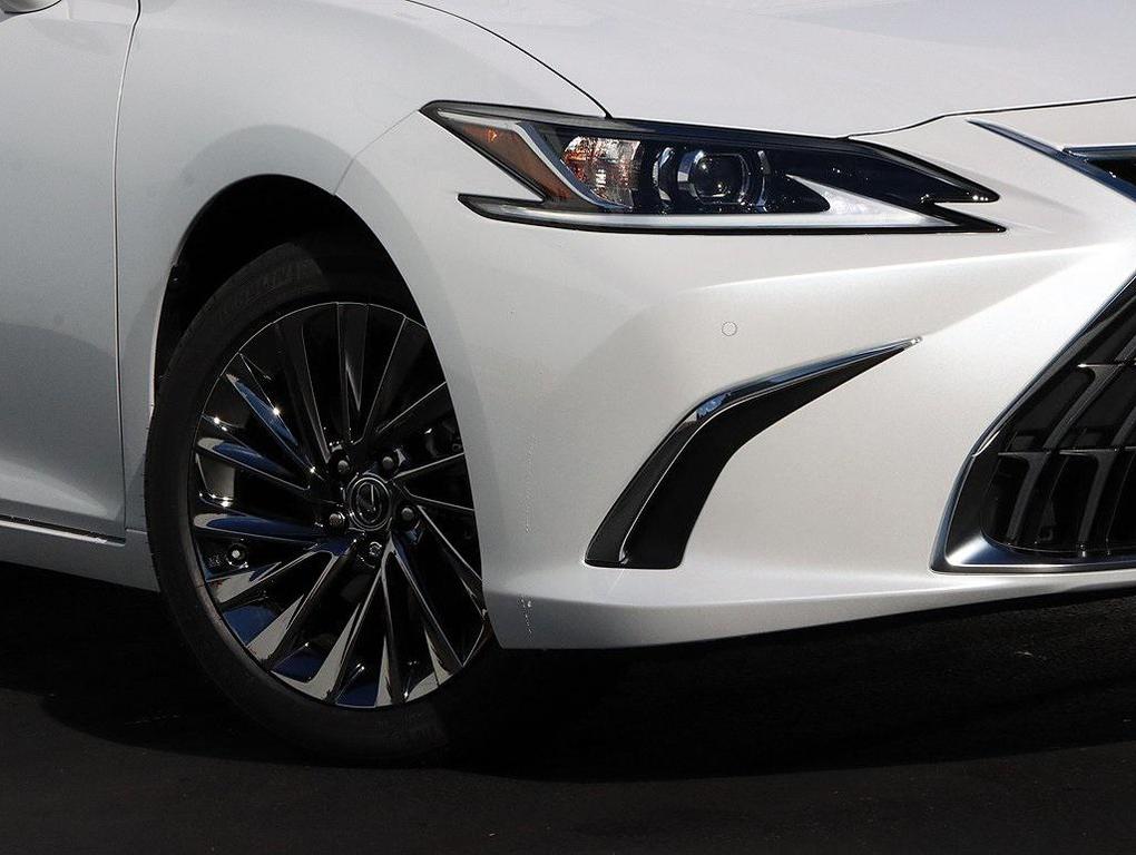 new 2025 Lexus ES 350 car, priced at $55,359