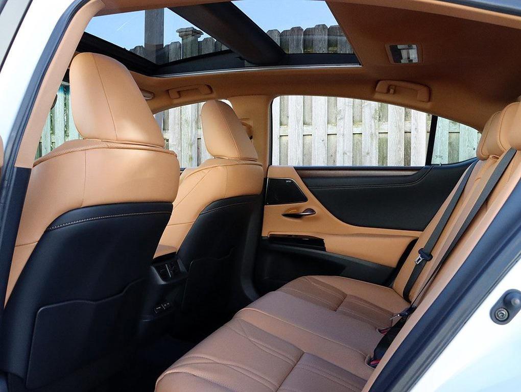 new 2025 Lexus ES 350 car, priced at $55,359